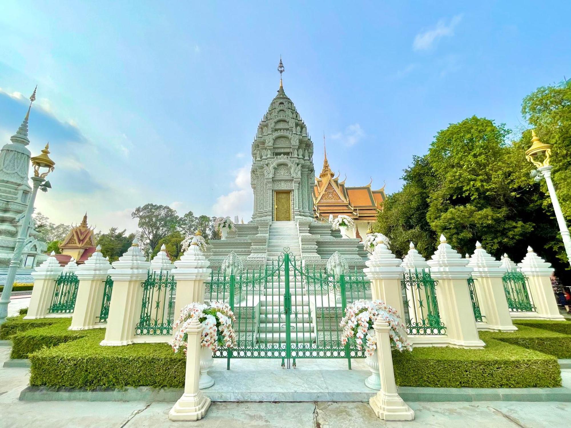 Sky Hotel Central Phnom Penh - Rooms & Apartments Экстерьер фото