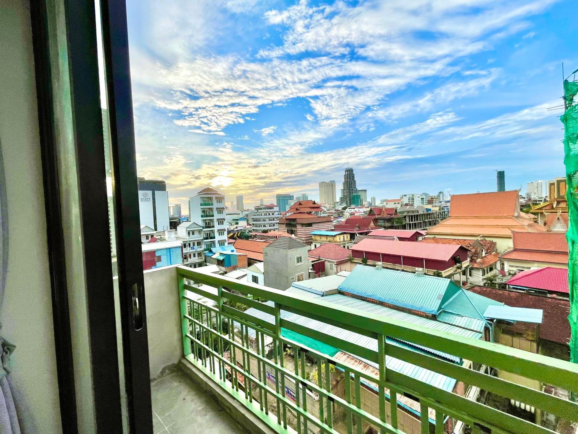 Sky Hotel Central Phnom Penh - Rooms & Apartments Экстерьер фото