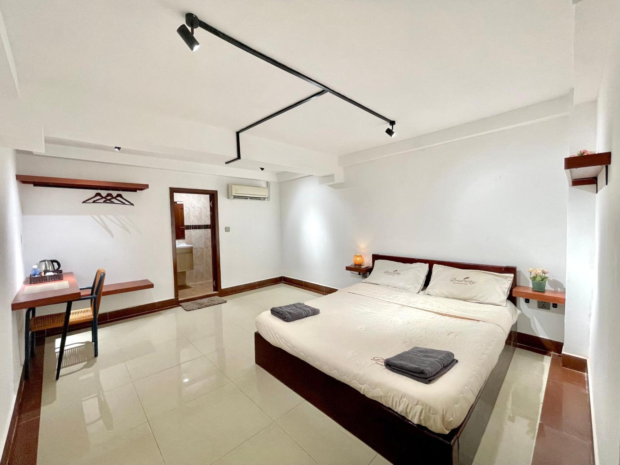 Sky Hotel Central Phnom Penh - Rooms & Apartments Экстерьер фото